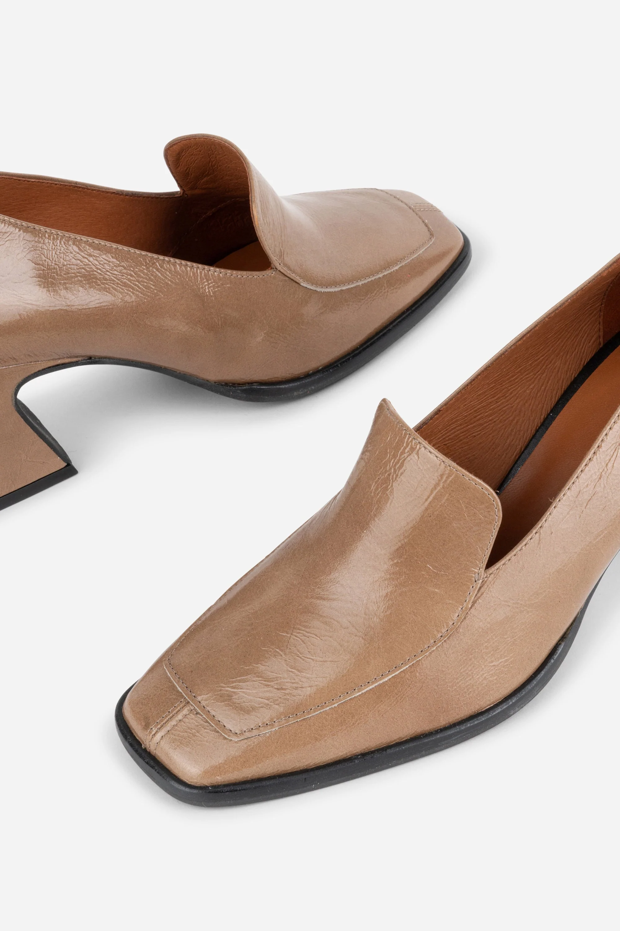 INTENTIONALLY __________. Mosa Heeled Loafer - Image 4