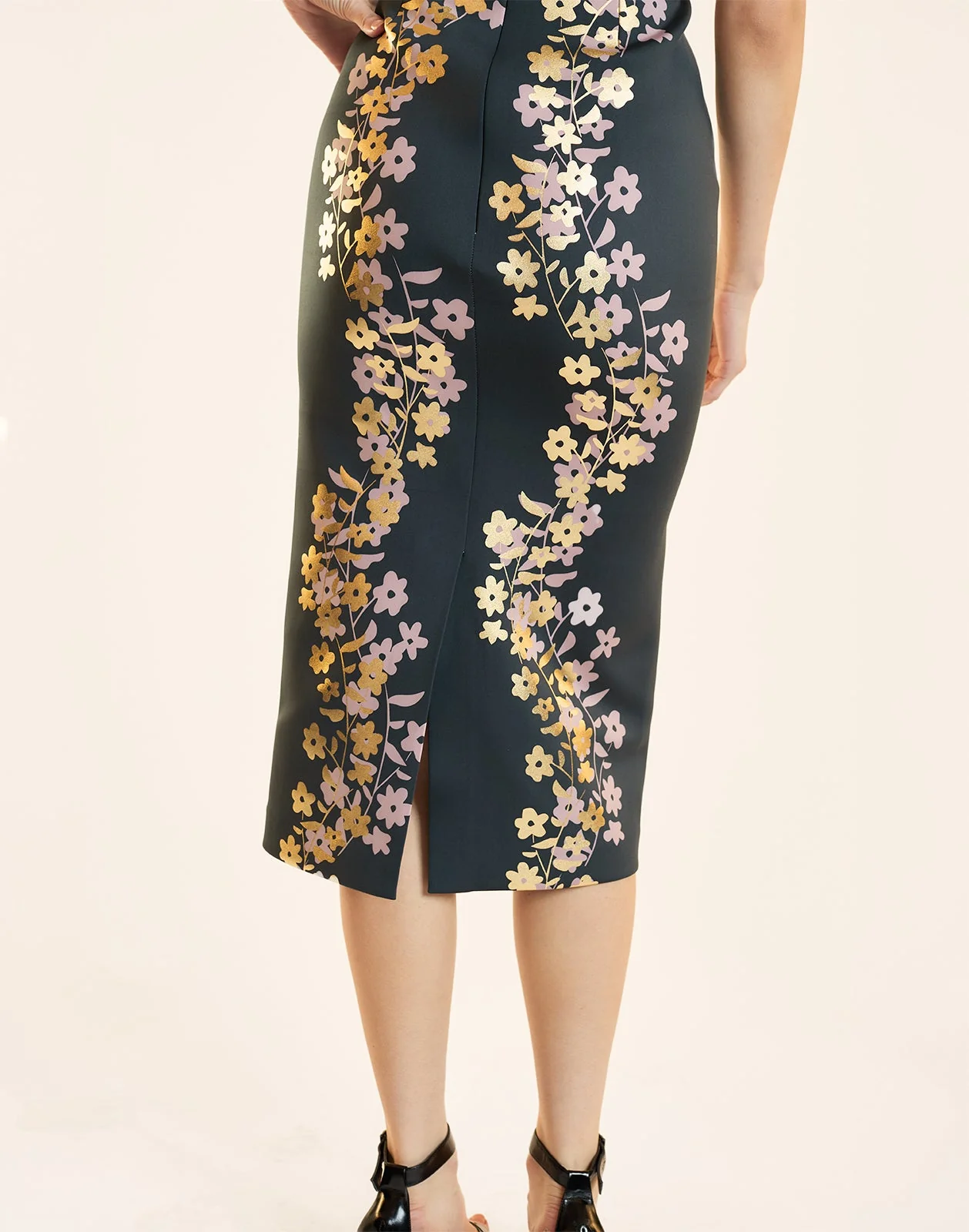 Cynthia Rowley Sleeveless Bonded Midi Dress - Black/Gold - Image 6