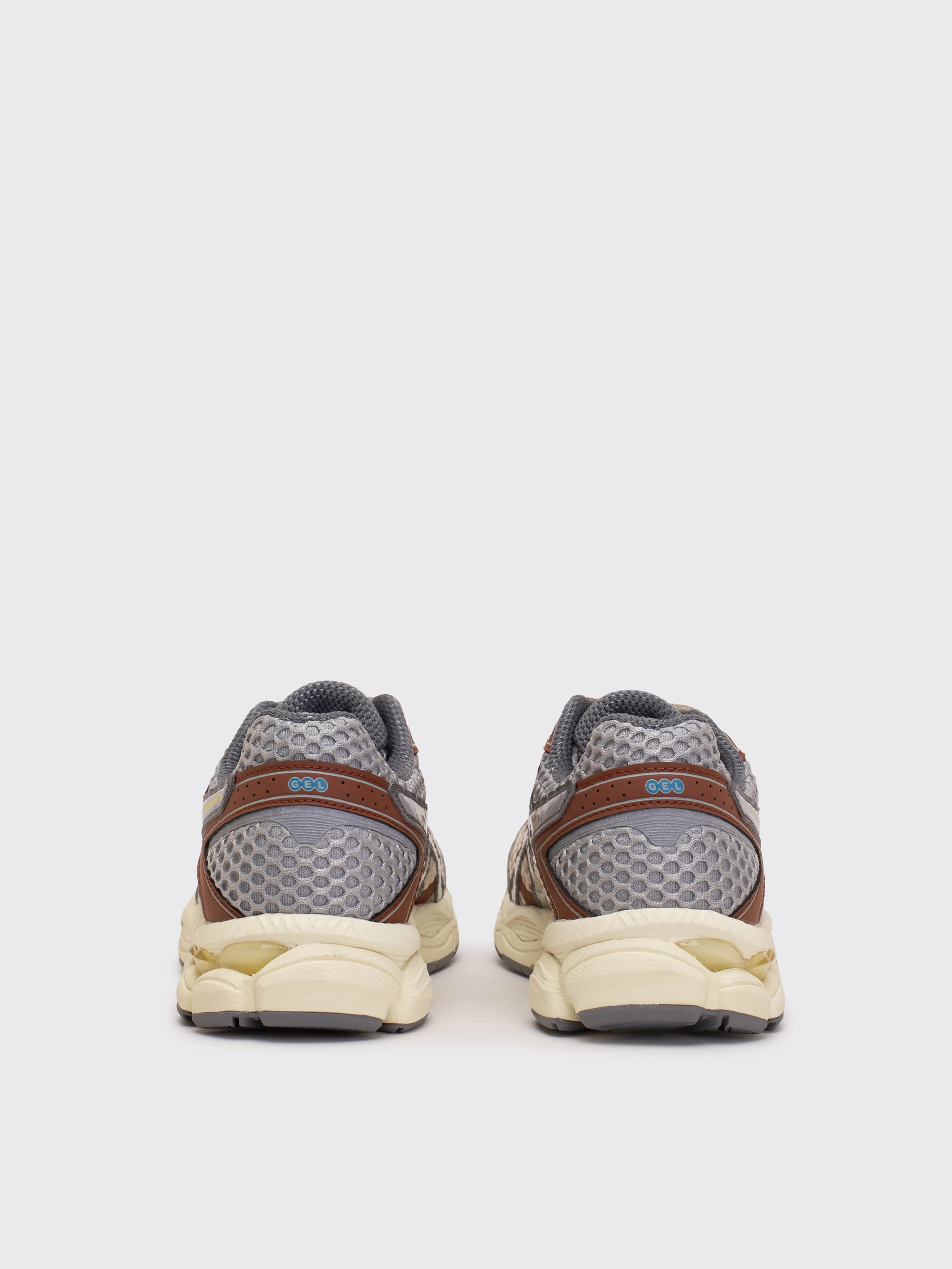 ASICS Emmi x Asics Gel-Cumulus 16 Sneakers - Beige/Grey - Image 3