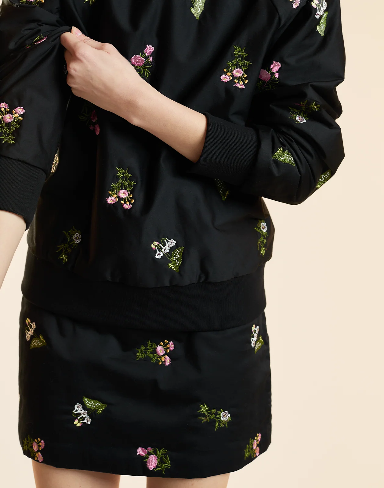 Cynthia Rowley Bouquet Embroidered Pullover Sweatshirt - Black - Image 4