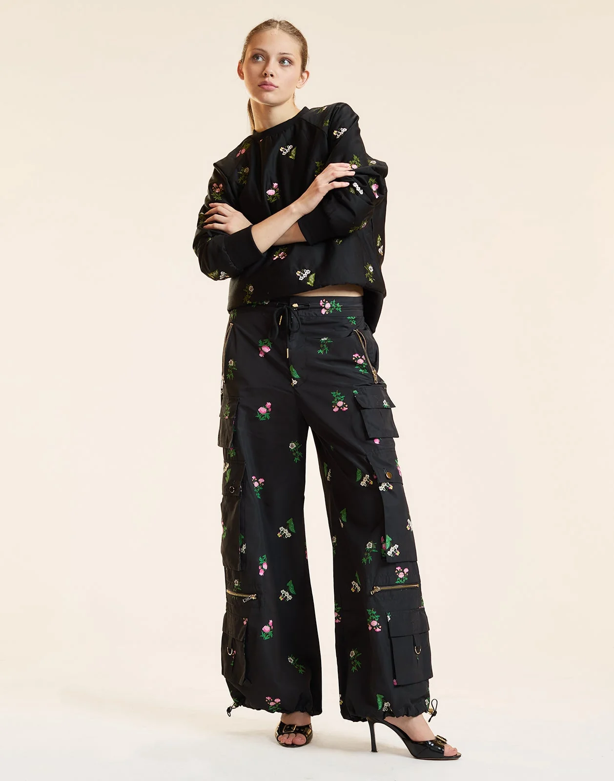 Cynthia Rowley Bouquet Printed Cargo Pants - Black Floral - Image 4