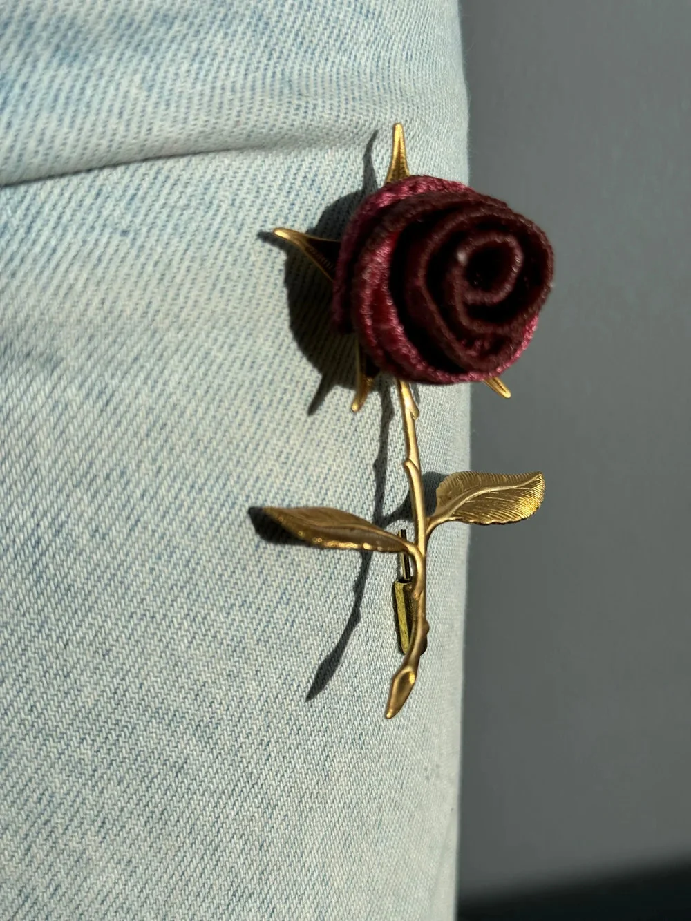 This Ilk La Rose Brooch - Image 5