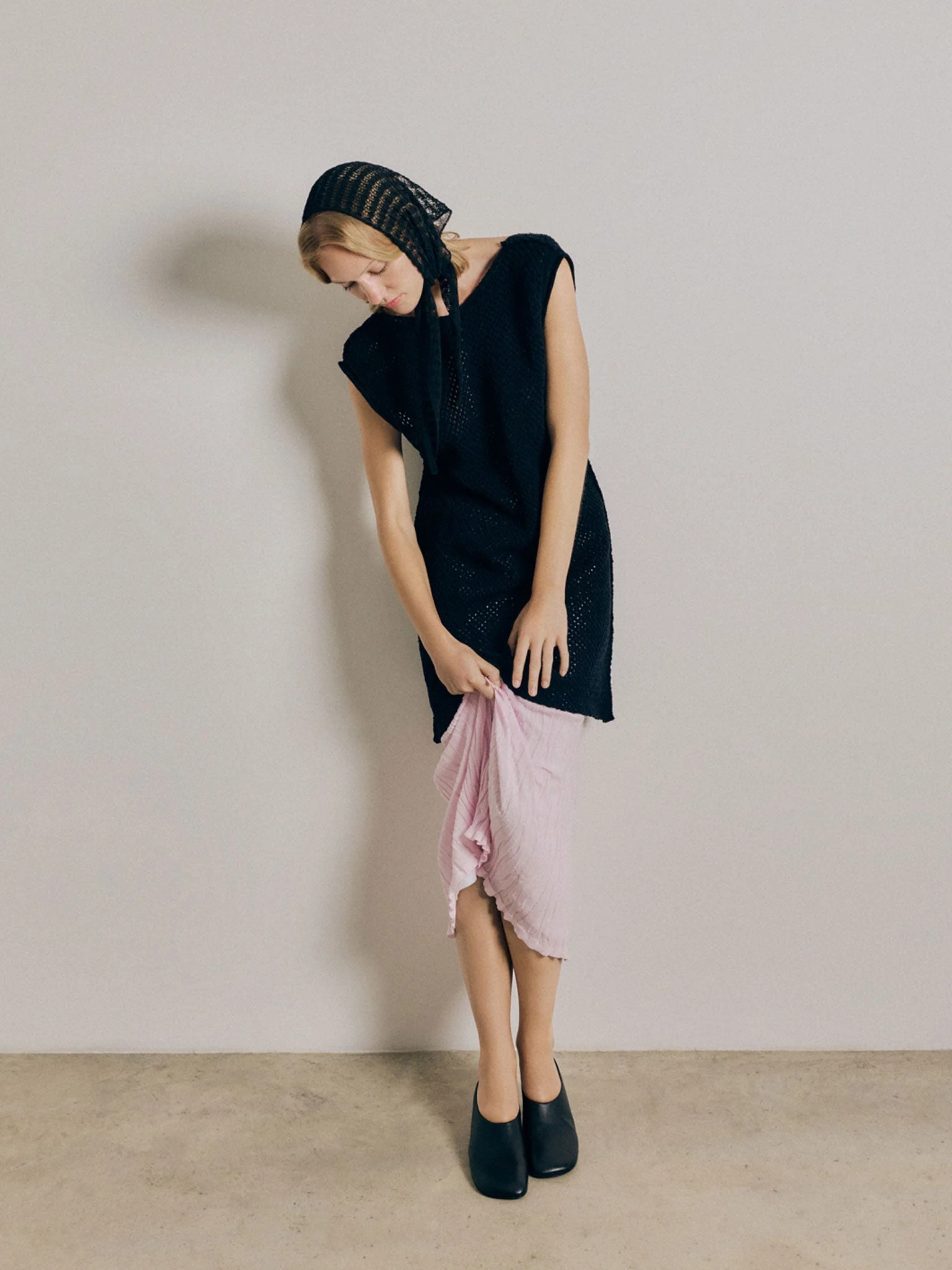 Rus Hoshi Lace Triangle Scarf - Black - Image 3