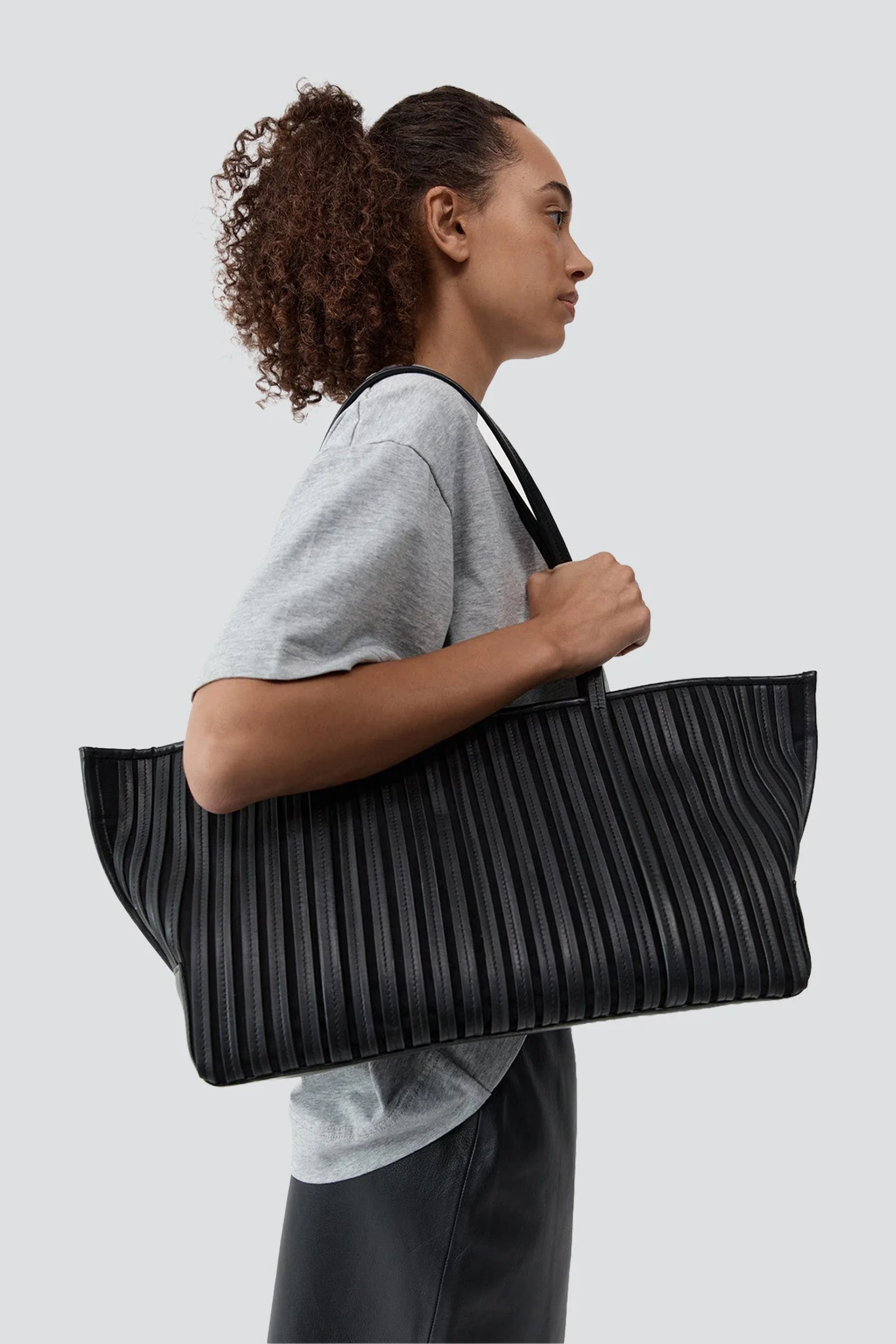 St. Agni Black Linea Stitch Bateau Tote Bag - Image 5