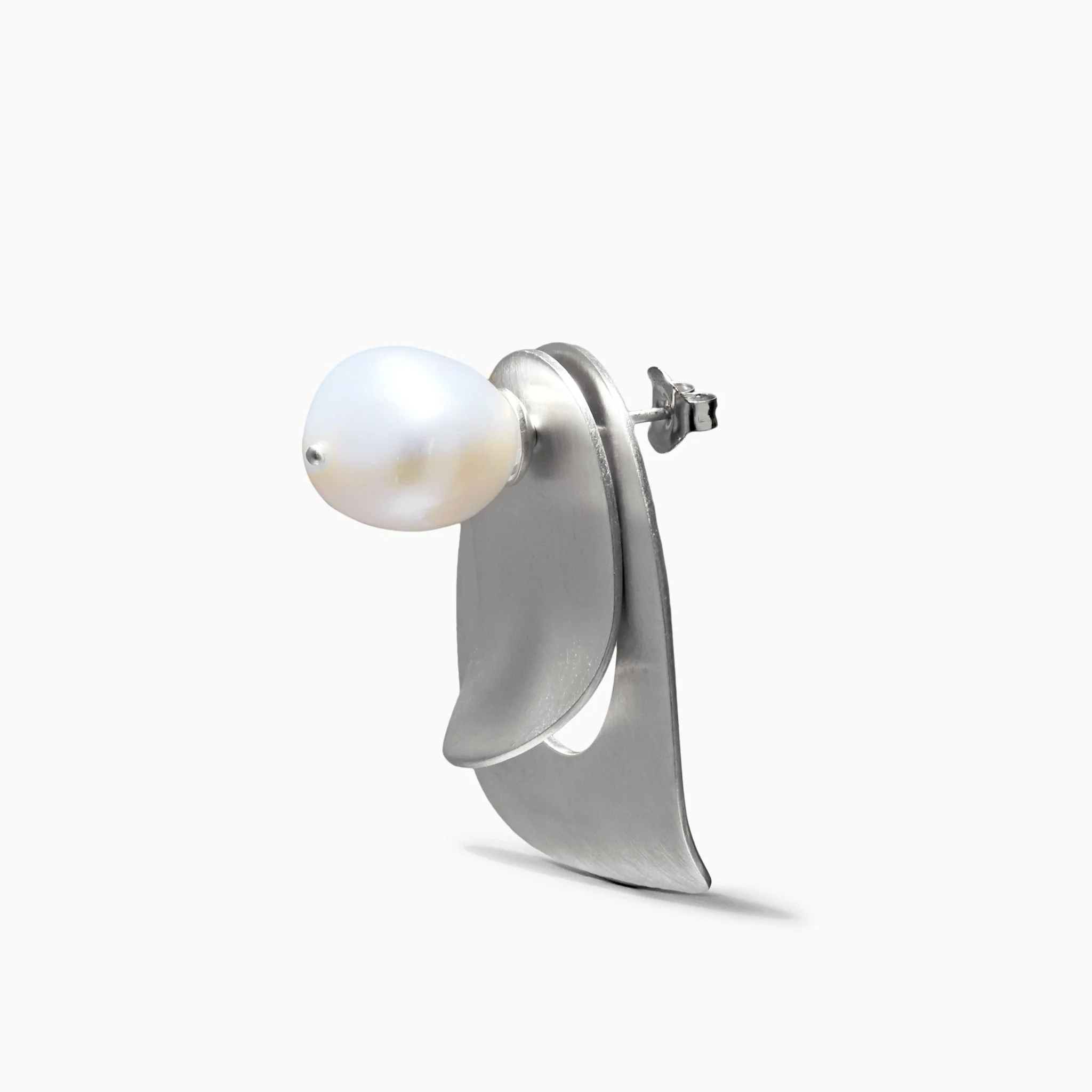 MING YU WANG Yoko Earrings - Silver/Pearl - Image 3