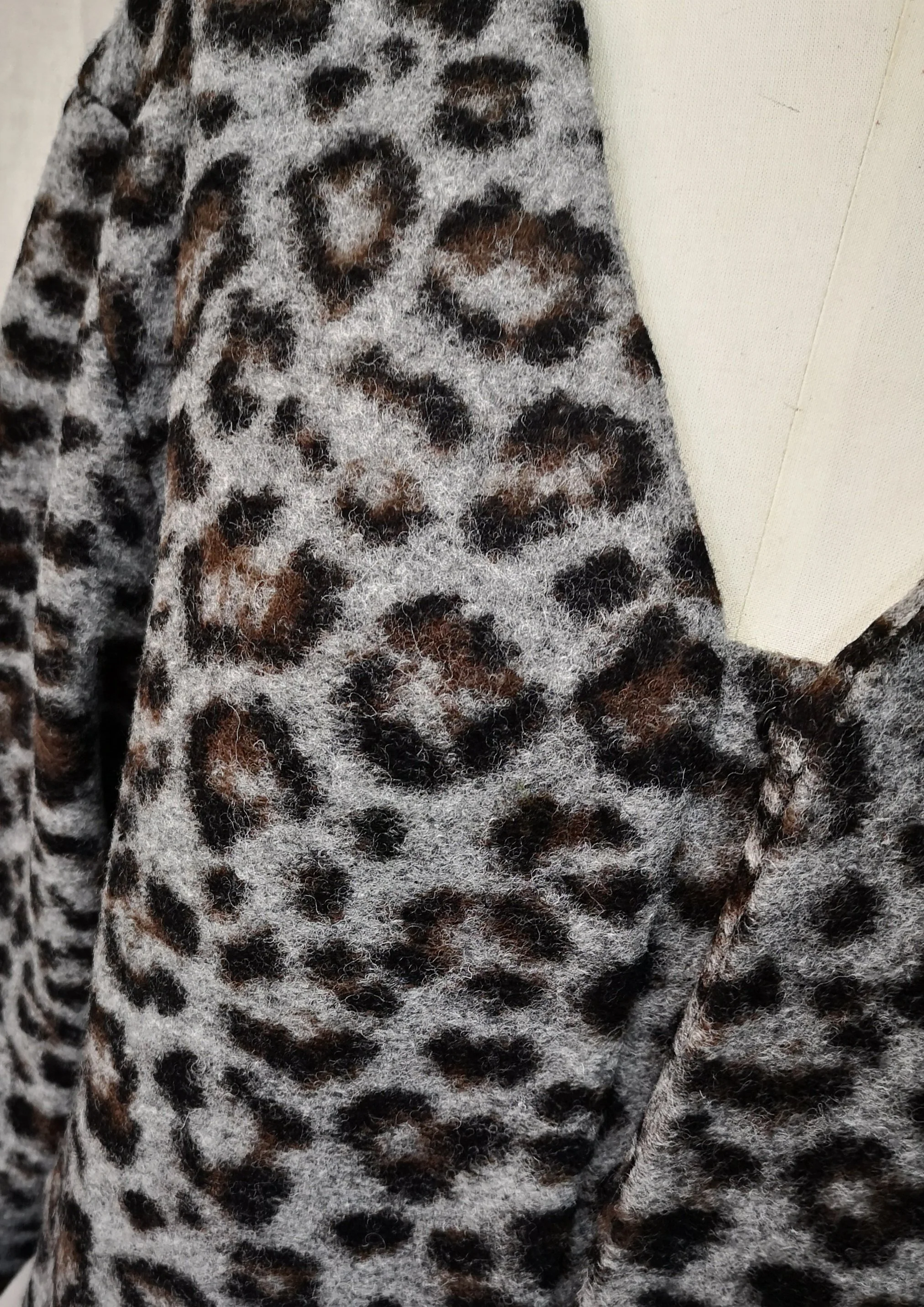 Berenik WOOL CARDIGAN - animal print - Image 10