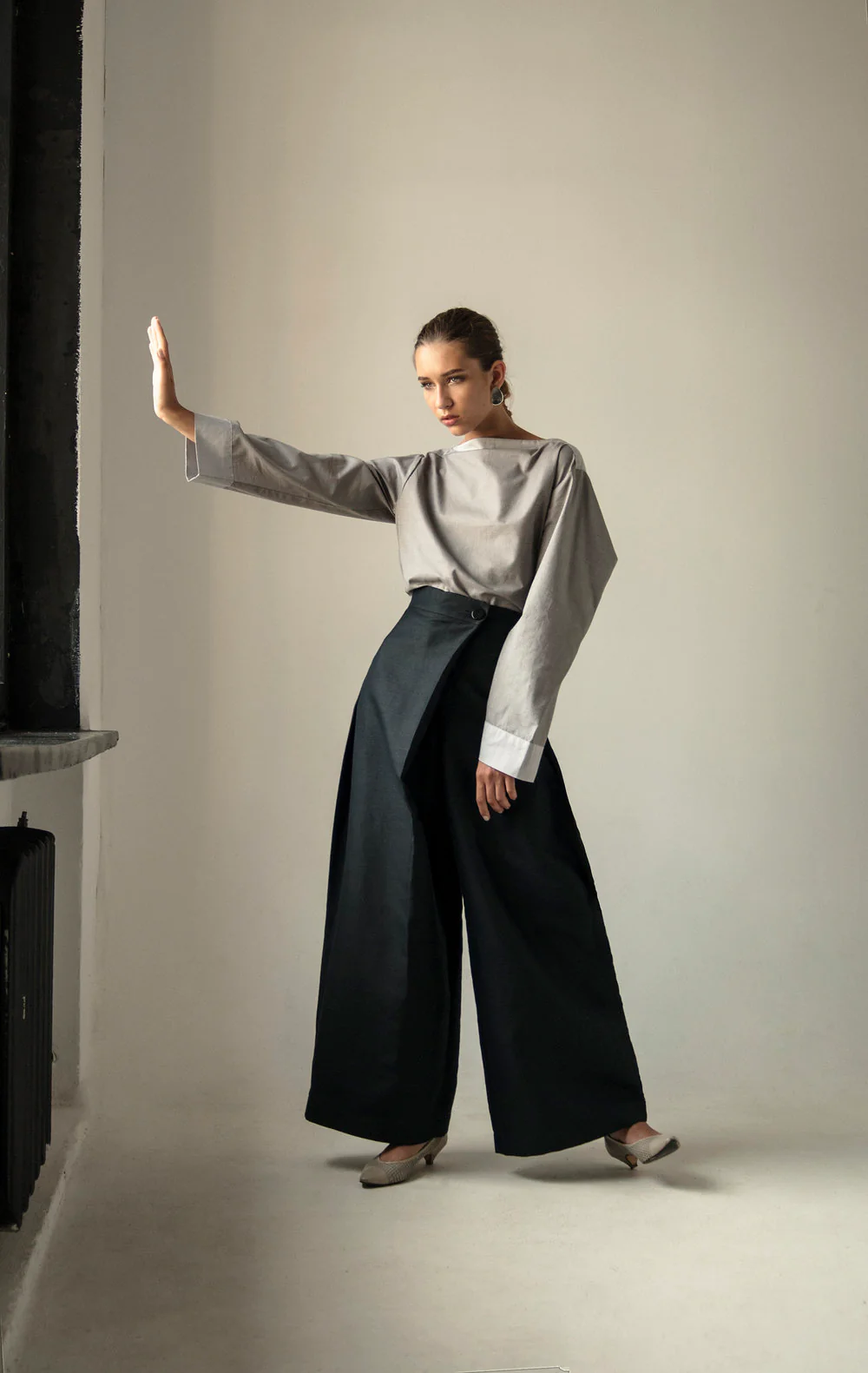 K M by L A N G E Wide leg crossover Button Sharovary pants - NAVY - Image 12