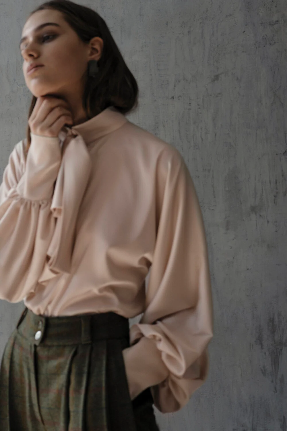 K M by L A N G E POWDER TIE-COLAR PURE SILK BLOUSE - WHITE - Image 2