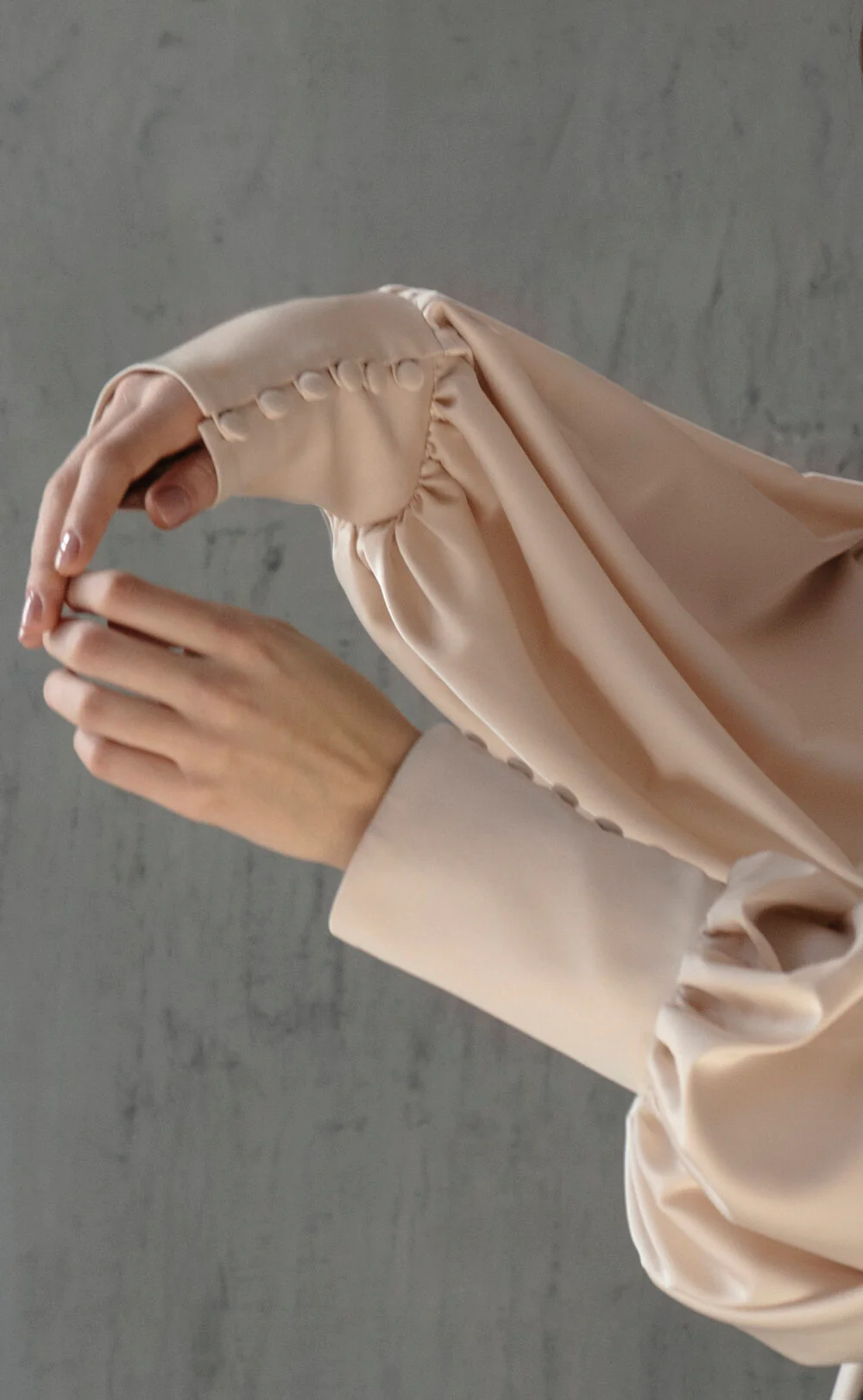 K M by L A N G E POWDER TIE-COLAR PURE SILK BLOUSE - WHITE - Image 4