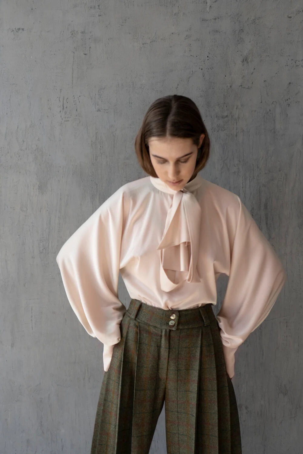 K M by L A N G E POWDER TIE-COLAR PURE SILK BLOUSE - WHITE - Image 7