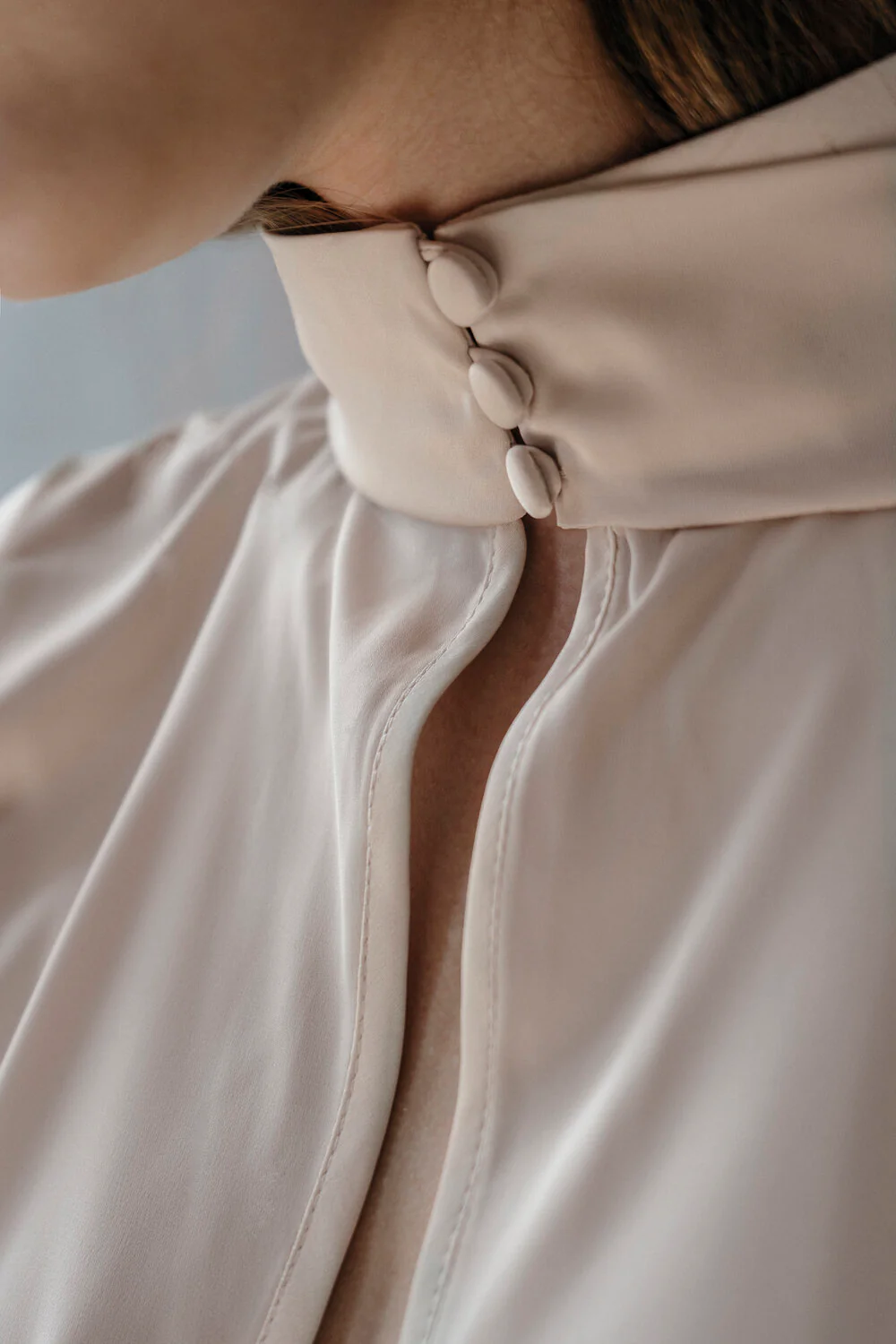 K M by L A N G E POWDER TIE-COLAR PURE SILK BLOUSE - WHITE - Image 8