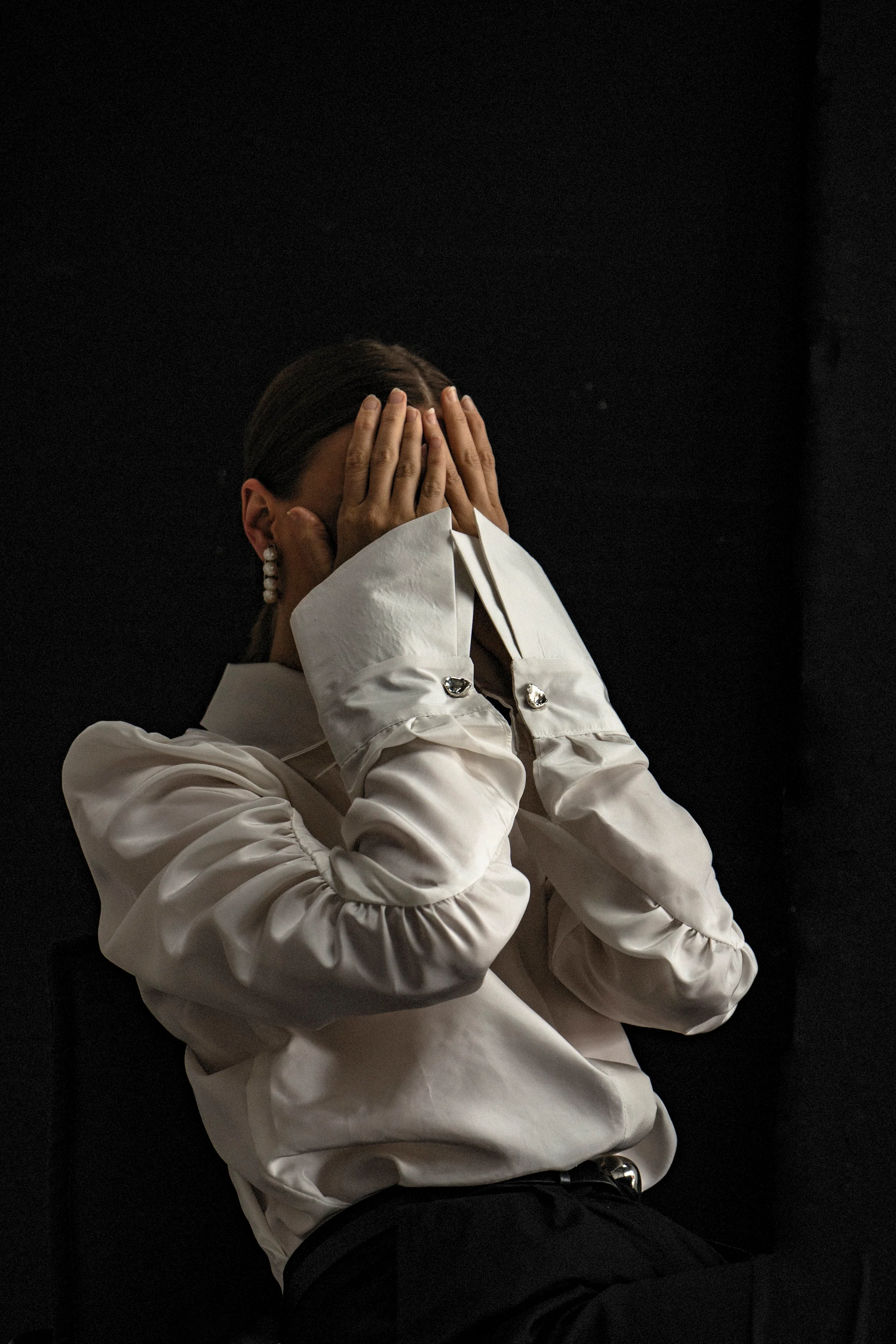 K M by L A N G E LUNA GOLDEN CUFFLINKS - Image 6