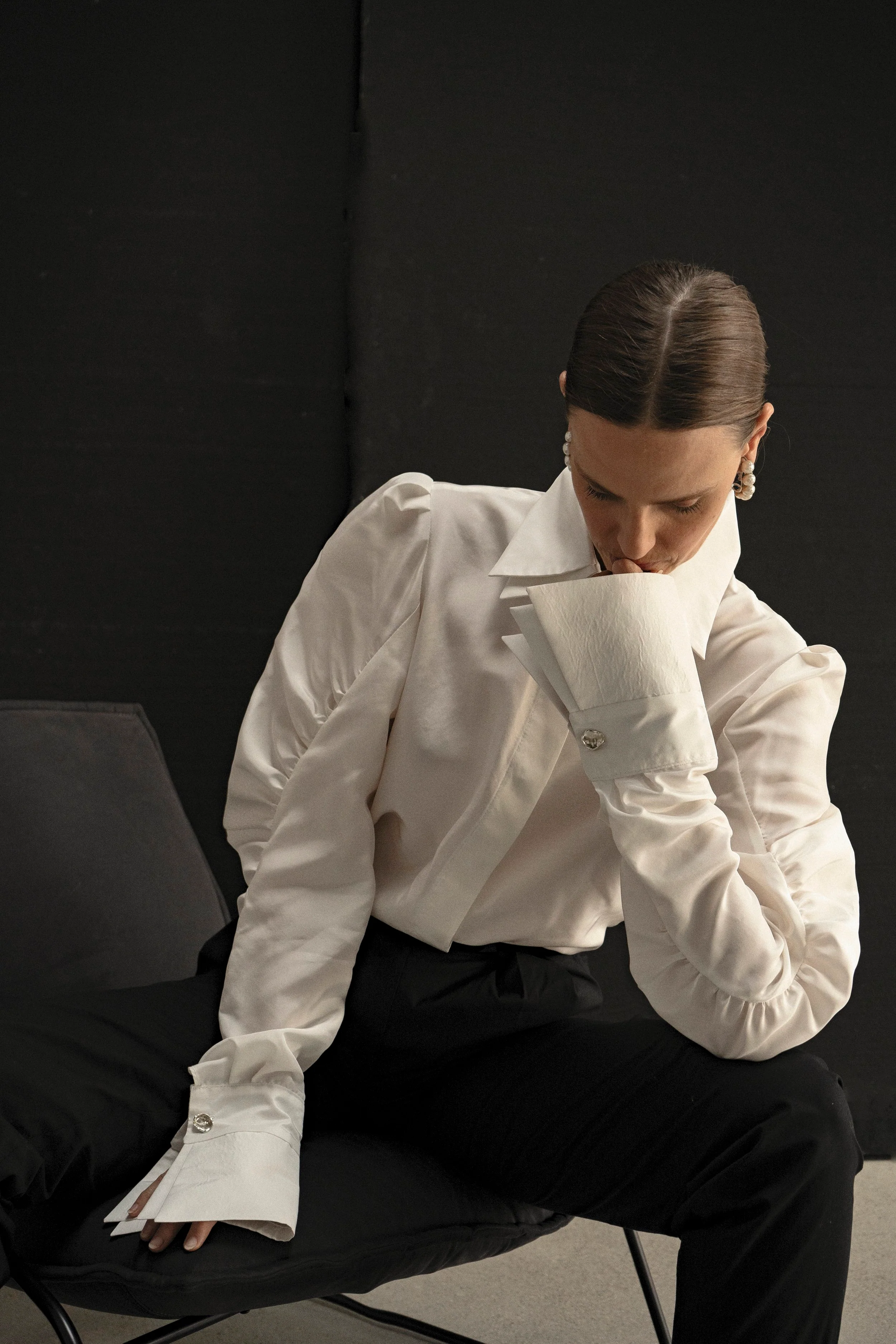 K M by L A N G E LUNA GOLDEN CUFFLINKS - Image 8