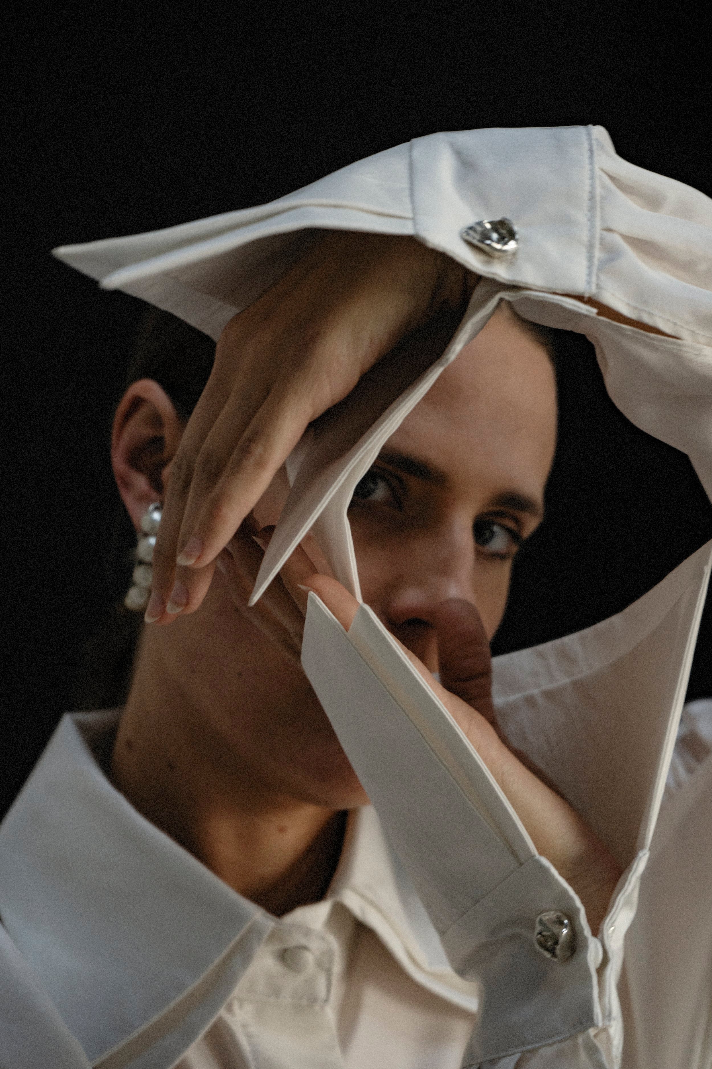 K M by L A N G E LUNA GOLDEN CUFFLINKS - Image 9