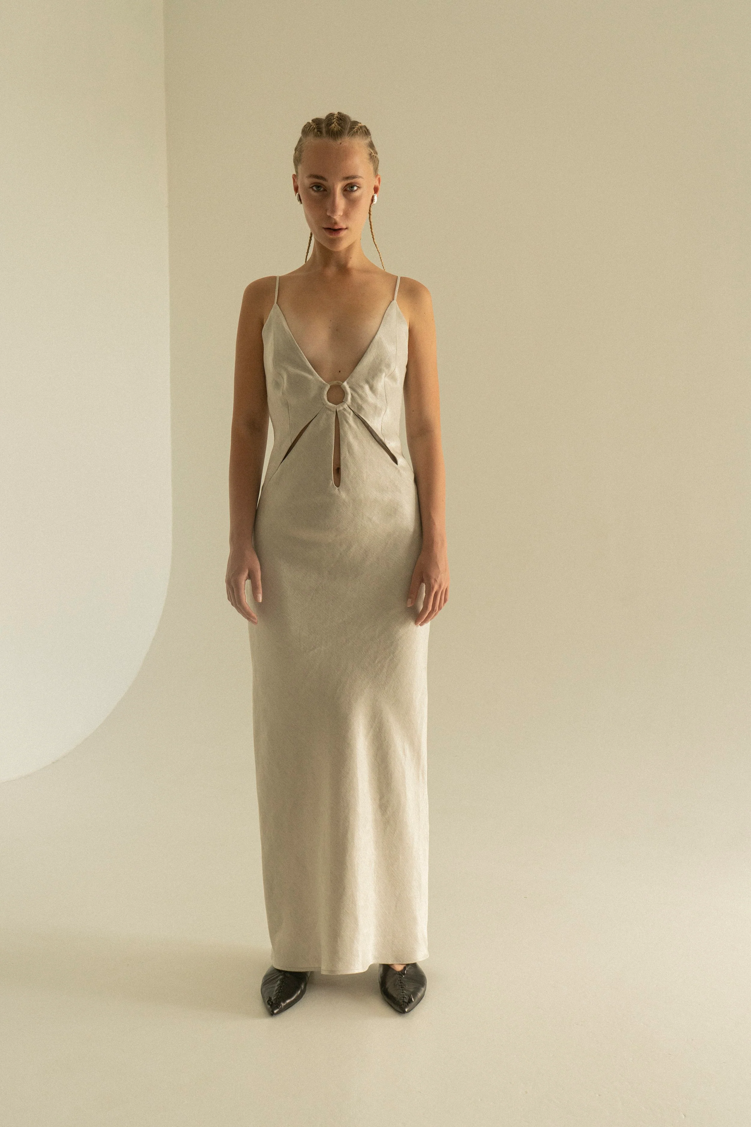 K M by L A N G E Soborna  Viscose Open Back Long Dress - Grey - Image 5