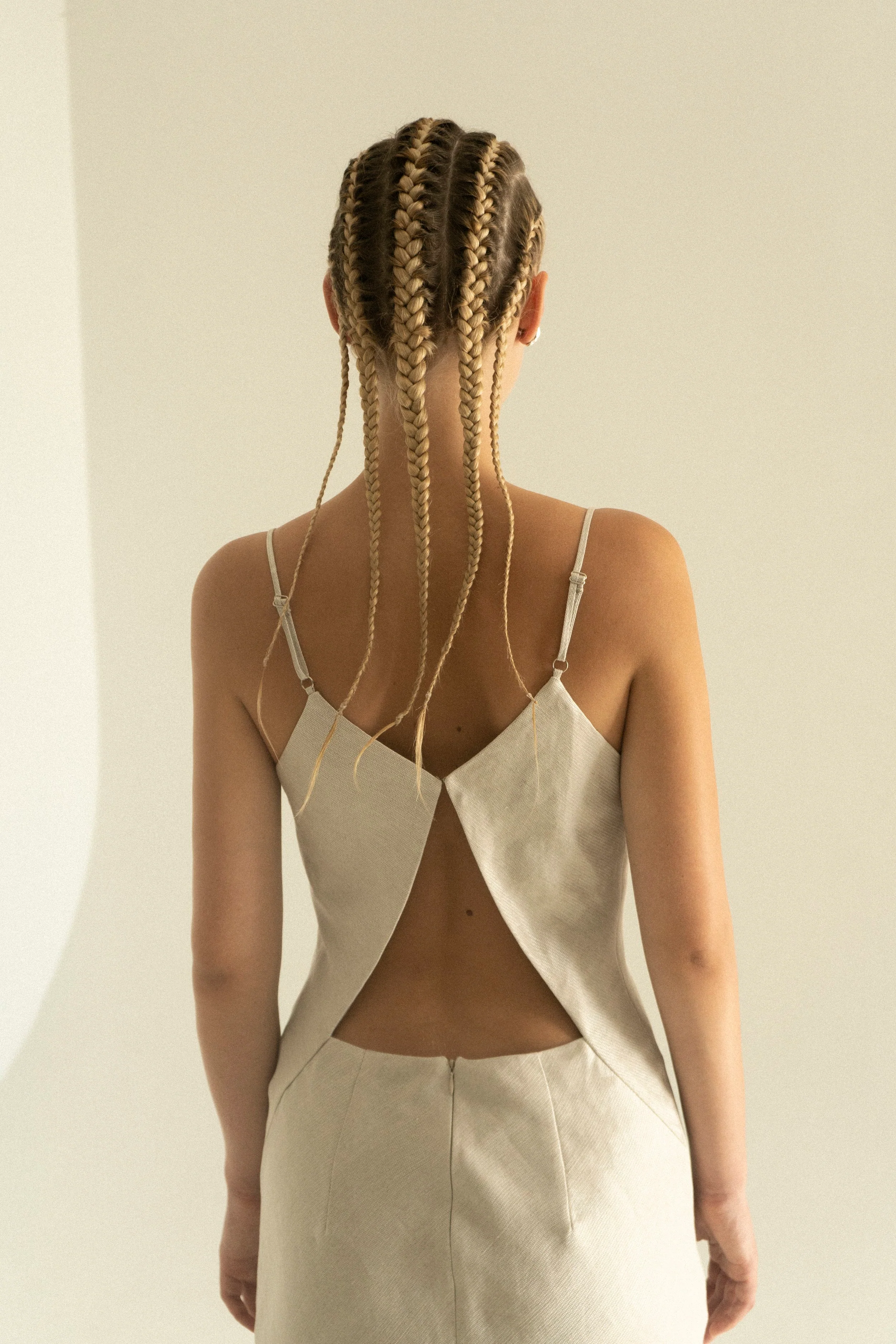K M by L A N G E Soborna  Viscose Open Back Long Dress - Grey - Image 7