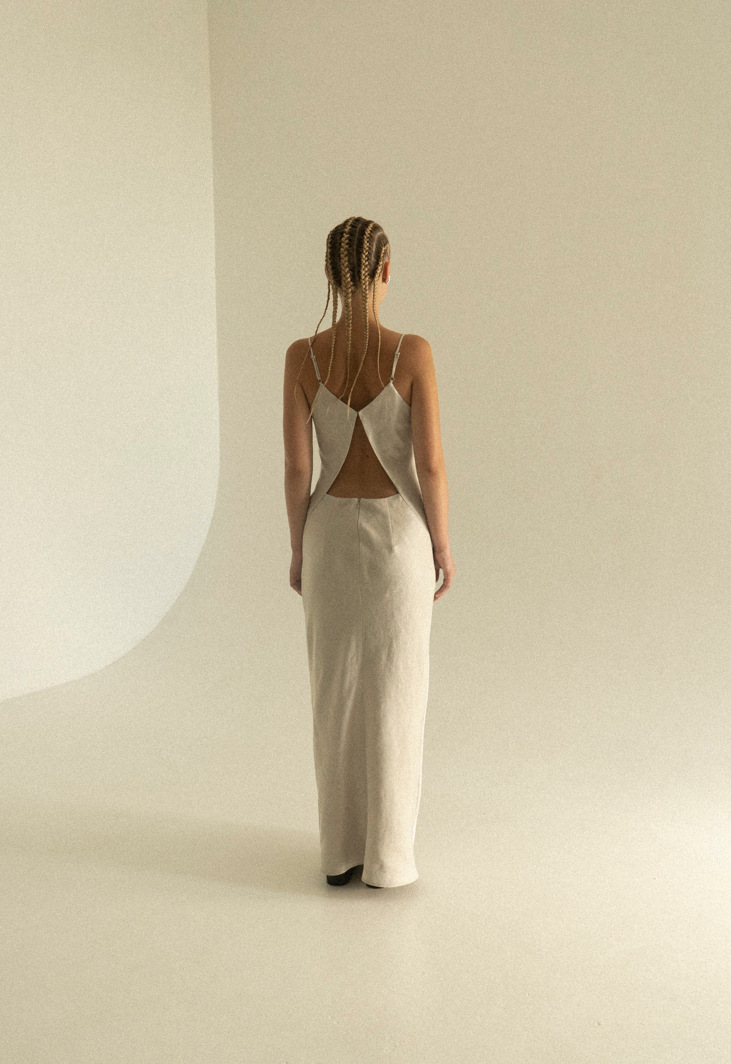 K M by L A N G E Soborna  Viscose Open Back Long Dress - Grey - Image 9