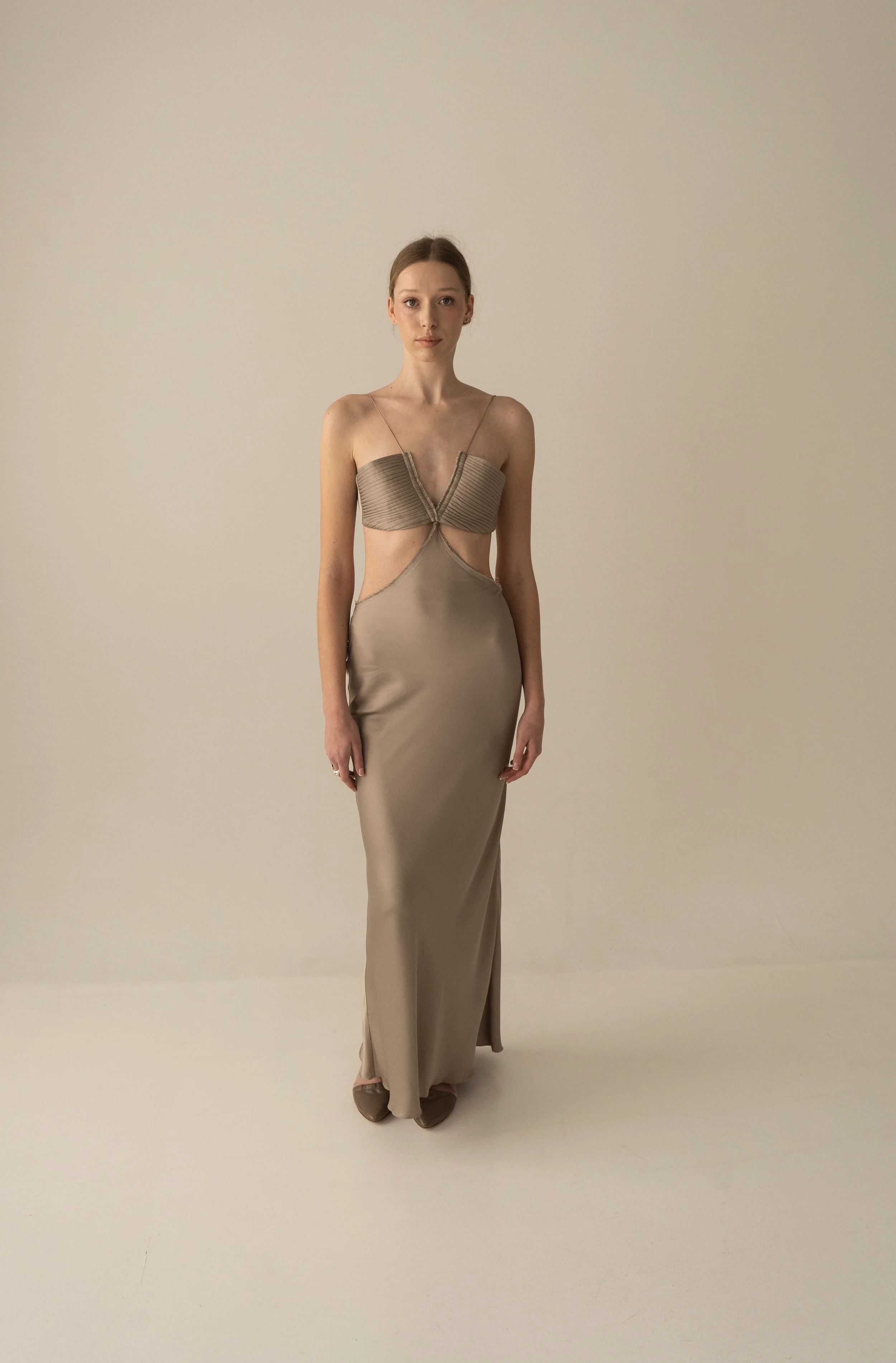 K M by L A N G E VINNYTSKA ARKA VISCOSE DRESS - TAUPE - Image 3