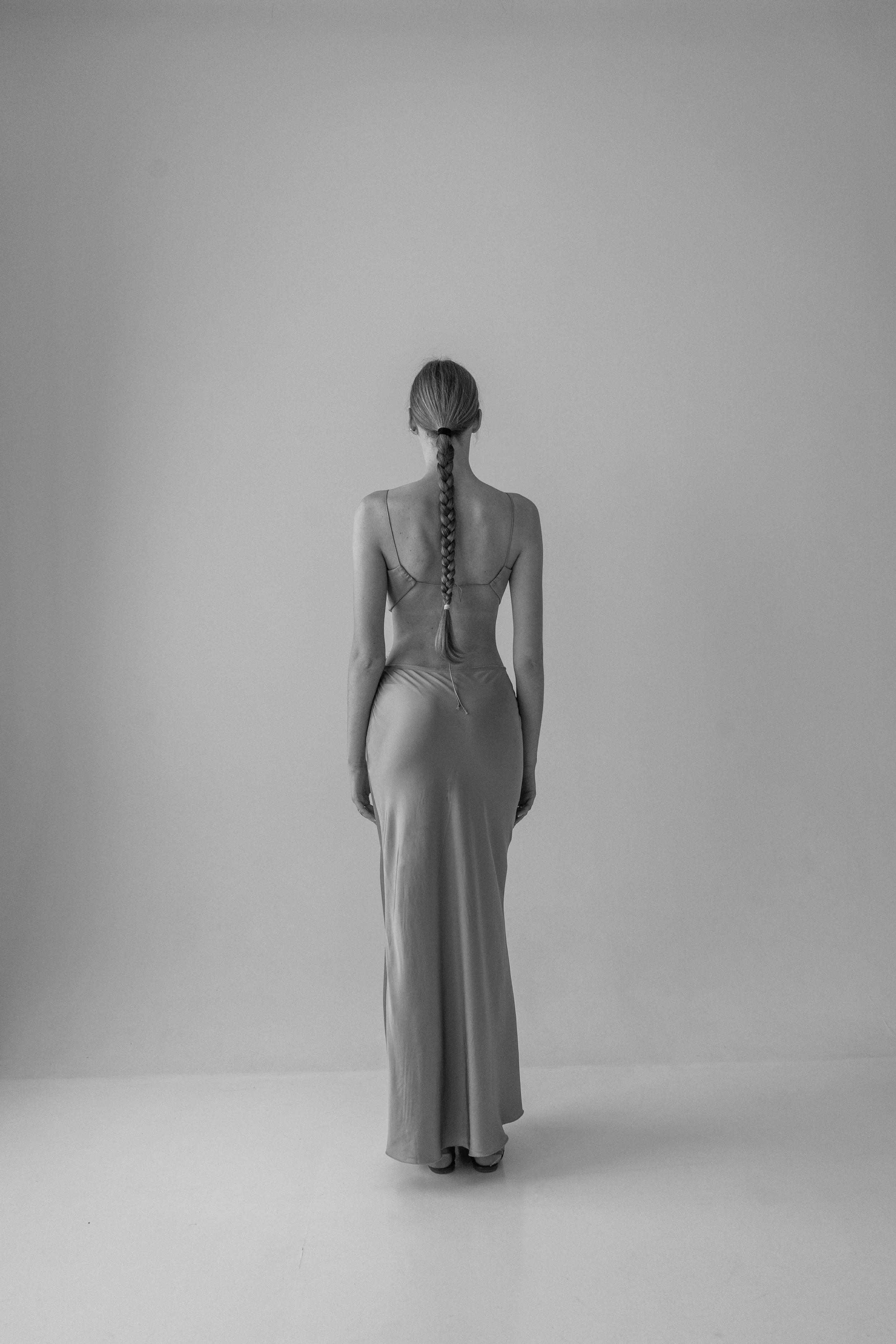 K M by L A N G E VINNYTSKA ARKA VISCOSE DRESS - TAUPE - Image 4