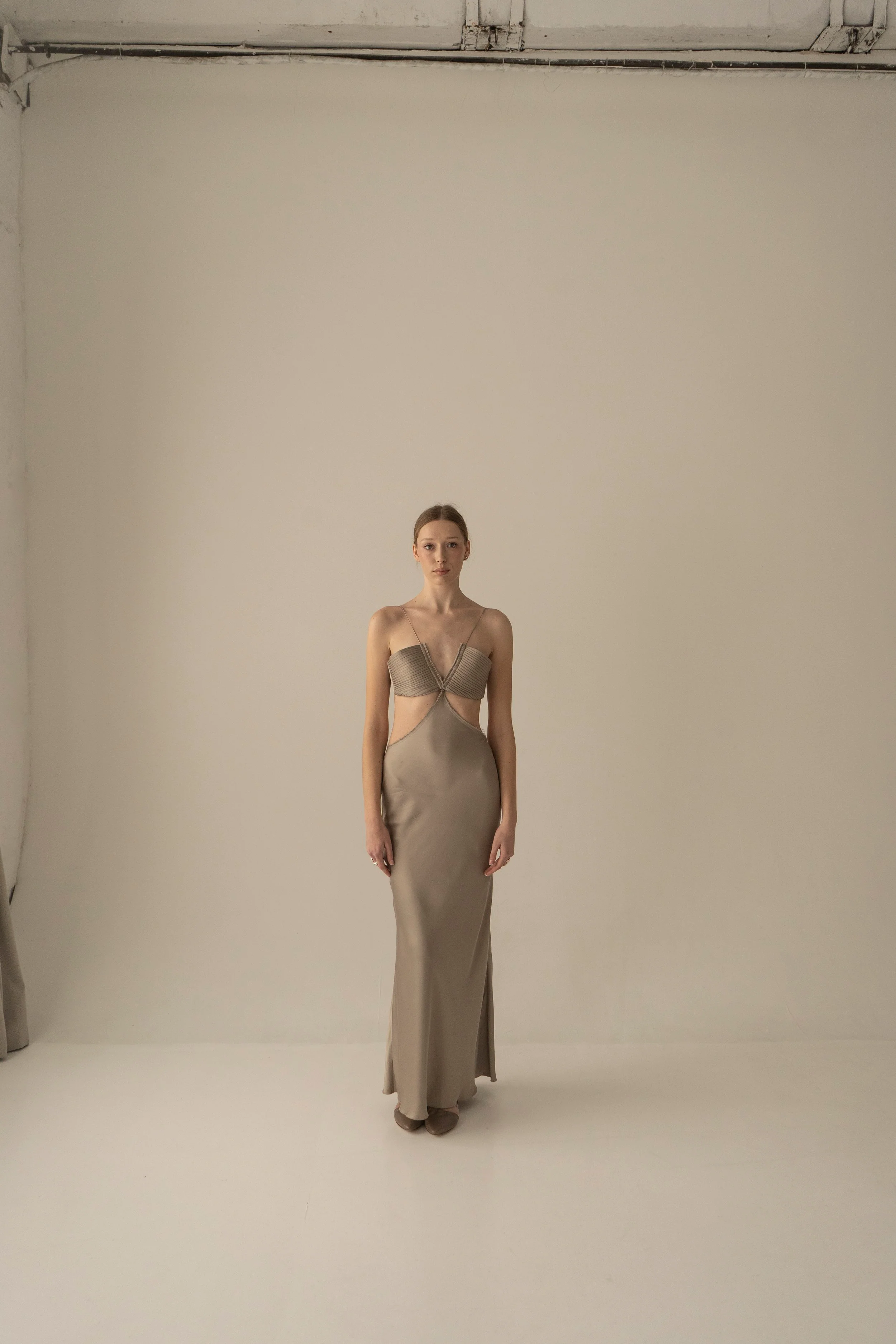 K M by L A N G E VINNYTSKA ARKA VISCOSE DRESS - TAUPE - Image 6