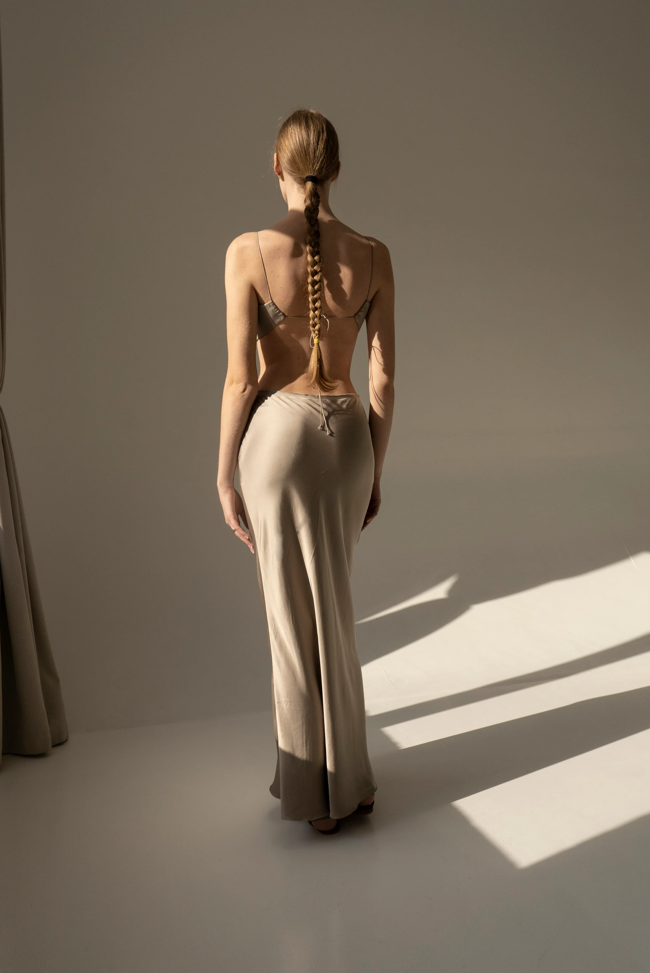 K M by L A N G E VINNYTSKA ARKA VISCOSE DRESS - TAUPE - Image 7